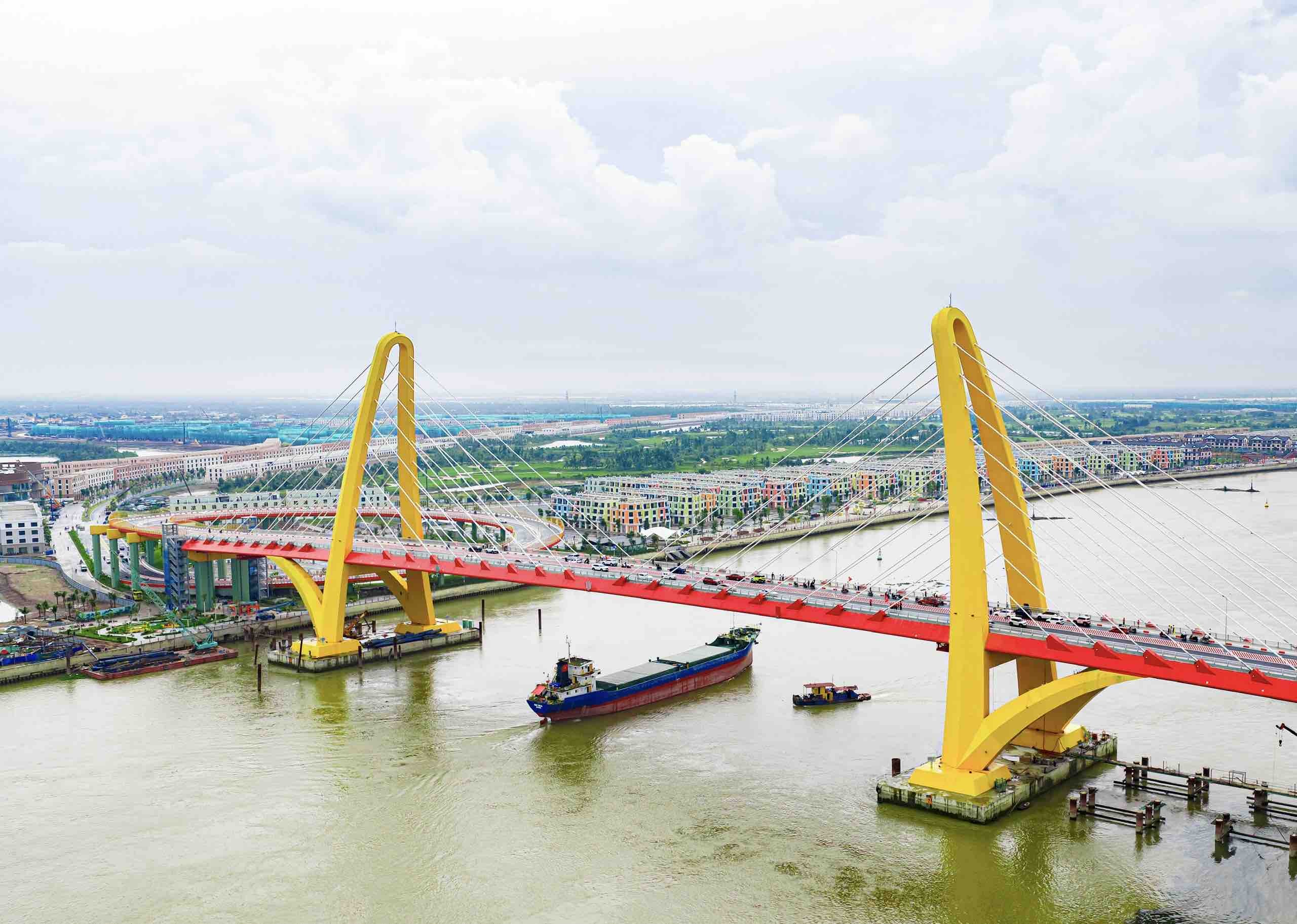 Vingroup thông xe cầu Hoàng Gia - biểu tượng phát triển mới phía Đông Bắc thành phố Hải Phòng Vingroup thông xe cầu Hoàng Gia - biểu tượng phát triển mới phía Đông Bắc thành phố Hải Phòng
