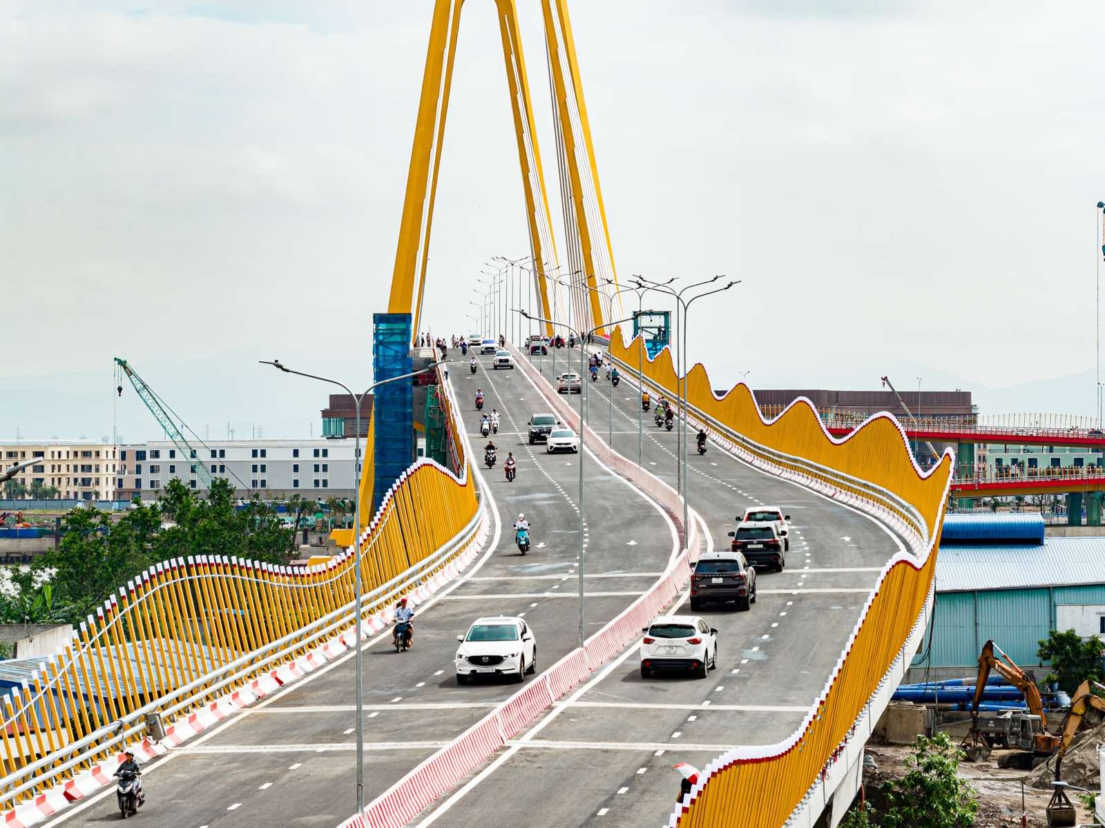 Vingroup thông xe cầu Hoàng Gia - biểu tượng phát triển mới phía Đông Bắc thành phố Hải Phòng Vingroup thông xe cầu Hoàng Gia - biểu tượng phát triển mới phía Đông Bắc thành phố Hải Phòng