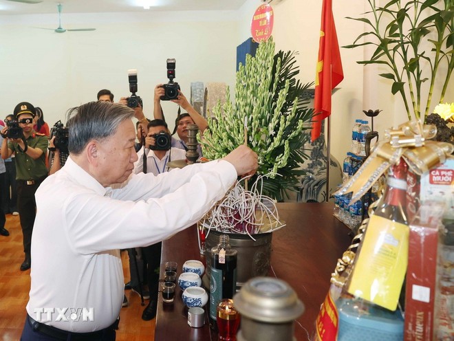 Tổng Bí thư: Người có công là tài sản quý, là biểu tượng của ý chí Việt Nam Tổng Bí thư: Người có công là tài sản quý, là biểu tượng của ý chí Việt Nam