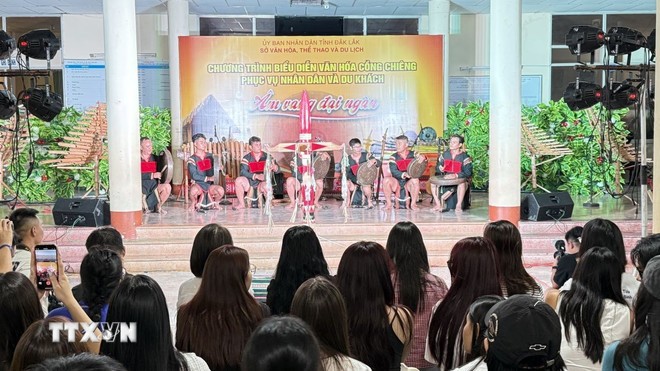 Trại hè Việt Nam 2025: Tuổi trẻ kiều bào giao lưu văn hóa cồng chiêng Trại hè Việt Nam 2025: Tuổi trẻ kiều bào giao lưu văn hóa cồng chiêng