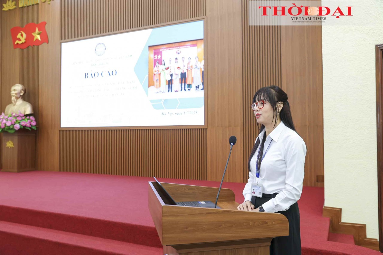 Director General of the Europe Department of VUFO Nguyen Thi Thu Giang delivers a report at the conference. (Photo: Dinh Hoa) Director General of the Europe Department of VUFO Nguyen Thi Thu Giang delivers a report at the conference. (Photo: Dinh Hoa)