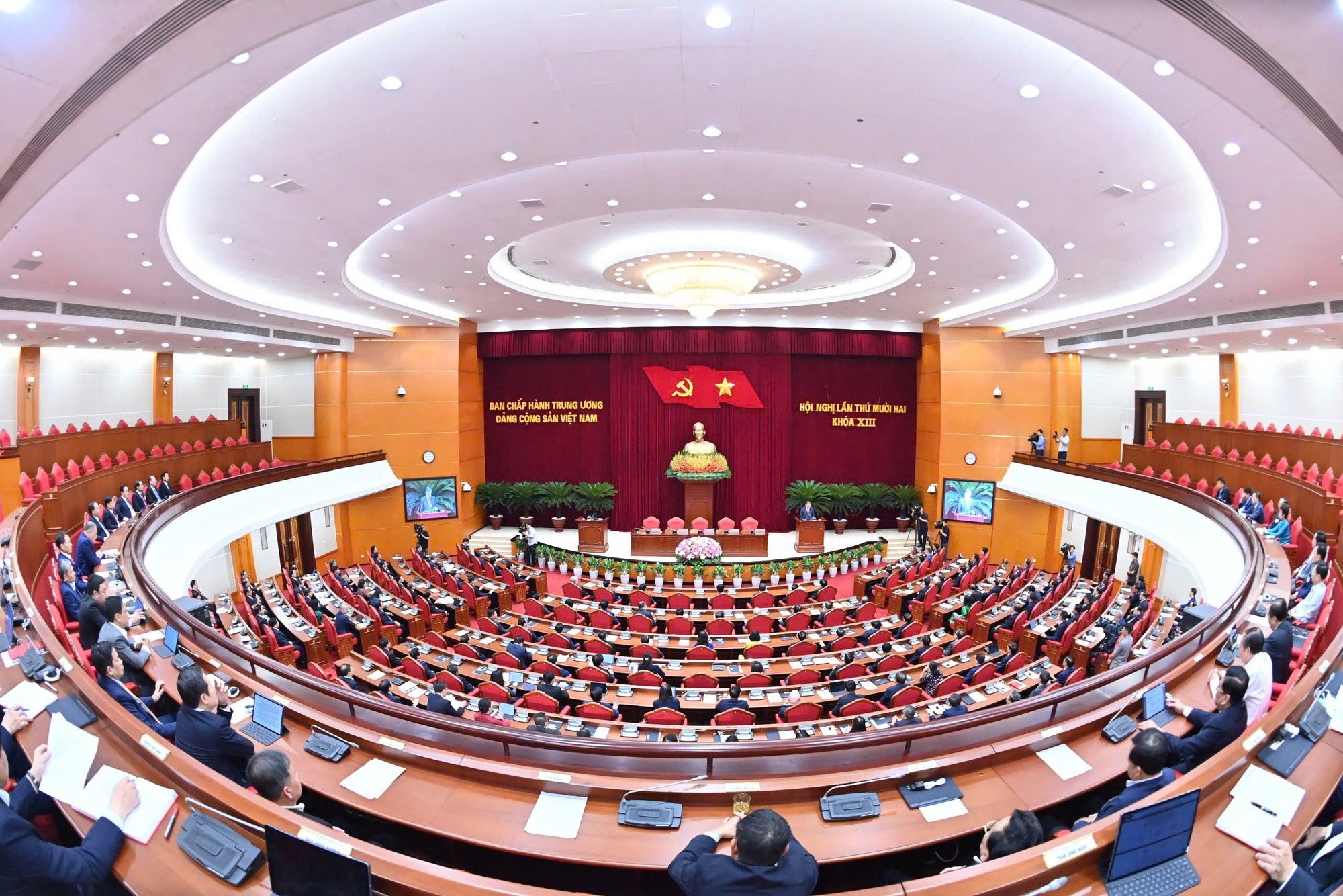 Hội nghị Trung ương 12: Đánh dấu bước đi quan trọng trong quá trình chuẩn bị Đại hội XIV của Đảng Hội nghị Trung ương 12: Đánh dấu bước đi quan trọng trong quá trình chuẩn bị Đại hội XIV của Đảng