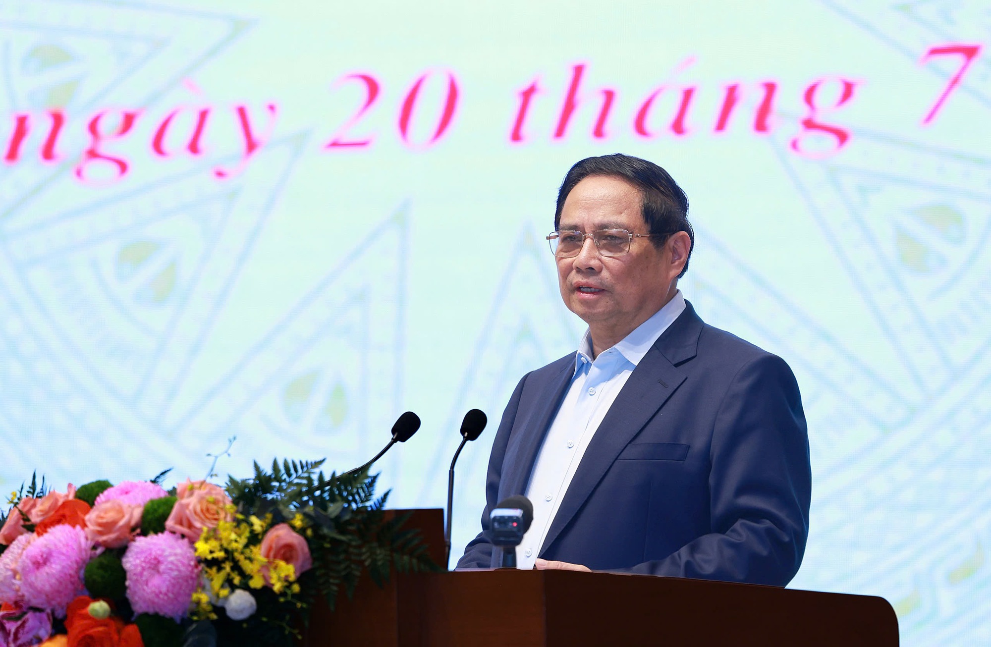 Thủ tướng: Đãi ngộ đặc biệt để thu hút tổng công trình sư, nhân tài khoa học công nghệ