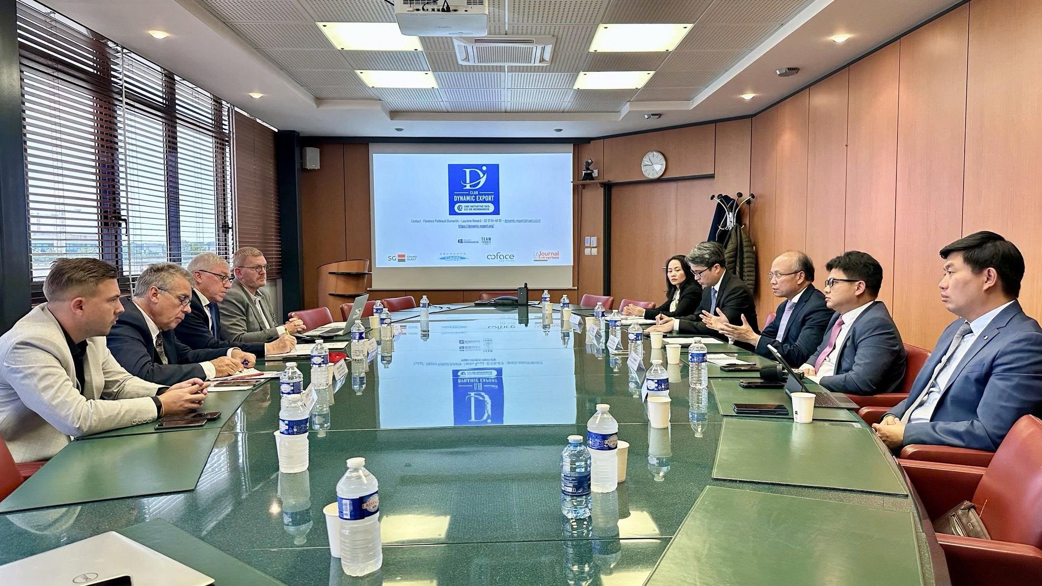 Mở rộng tiềm năng hợp tác kinh tế Việt Nam - Cộng hòa Pháp Mở rộng tiềm năng hợp tác kinh tế Việt Nam - Cộng hòa Pháp