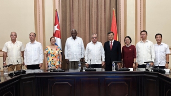 Việt Nam bàn giao thiết bị họp trực tuyến cho Quốc hội Cuba, thắt chặt tình đoàn kết nghị viện