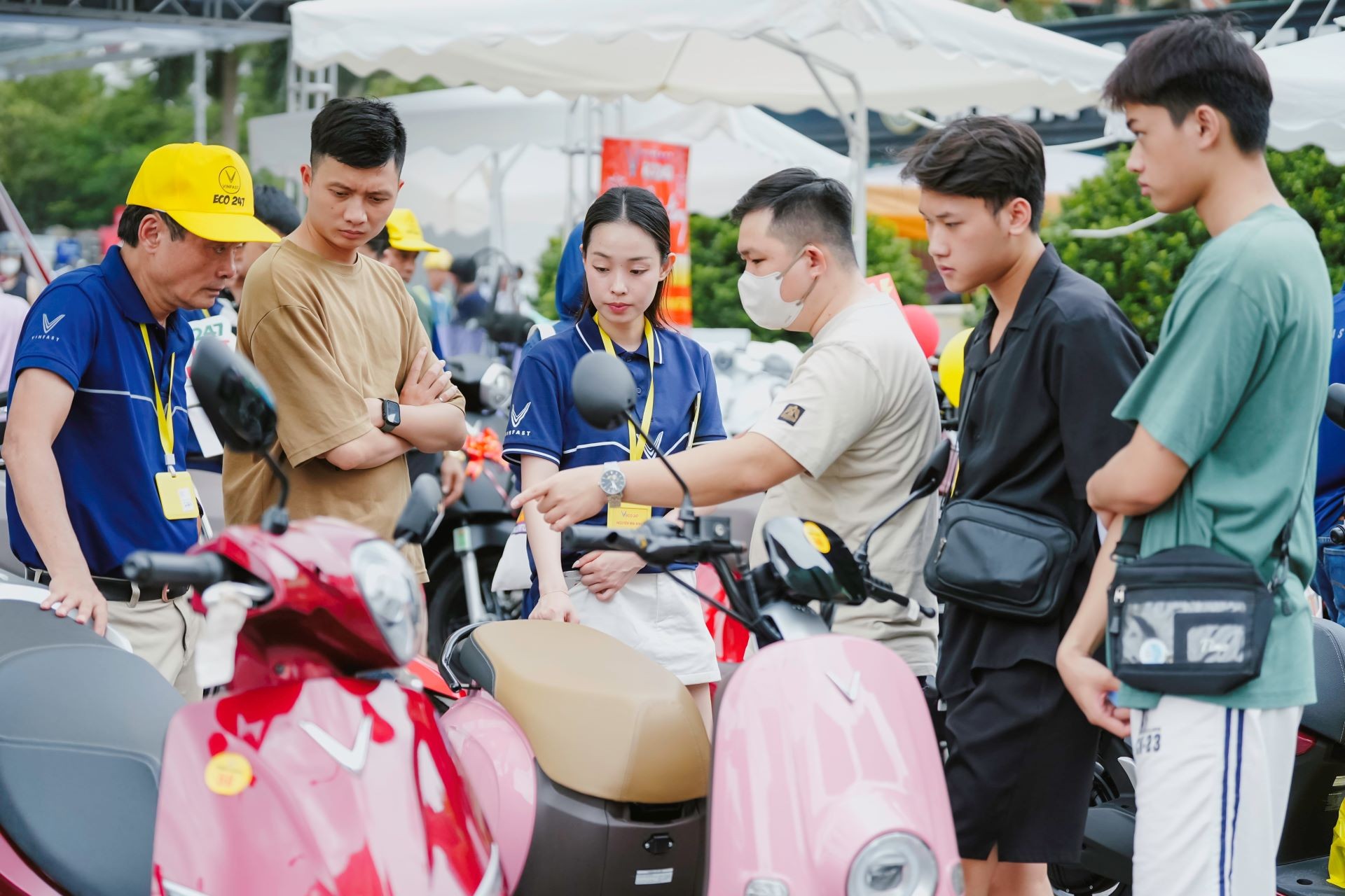 Người dân Hà Nội chốt bán xe xăng, mua xe điện trong “phút mốt” vì những lý do này Người dân Hà Nội chốt bán xe xăng, mua xe điện trong “phút mốt” vì những lý do này