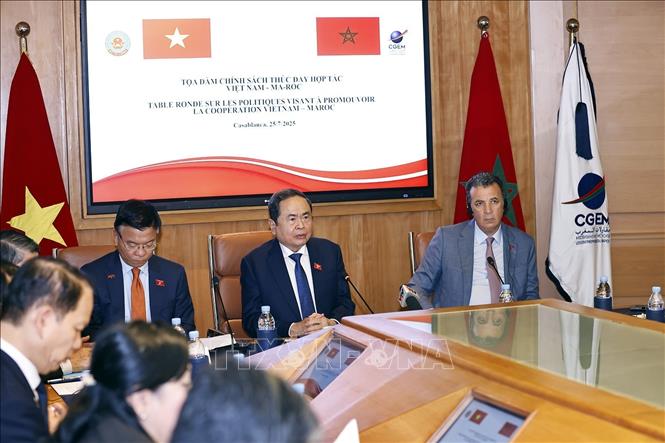 Chủ tịch Quốc hội dự tọa đàm về chính sách thúc đẩy hợp tác Việt Nam - Maroc Chú thích ảnh