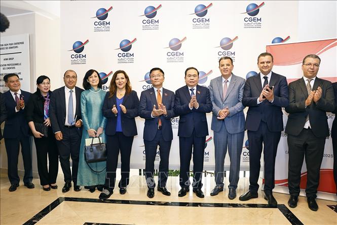 Chủ tịch Quốc hội dự tọa đàm về chính sách thúc đẩy hợp tác Việt Nam - Maroc Chú thích ảnh