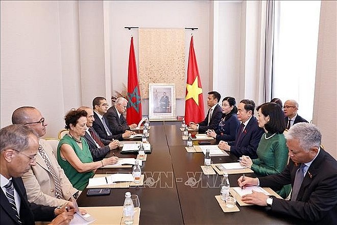 An overview of the meeting between NA Chairman Tran Thanh Man and Mustapha El Ktiri, President of the Morocco–Vietnam Friendship Association (MVFA), in Rabat on the morning of July 26 (local time) (Photo: VNA)