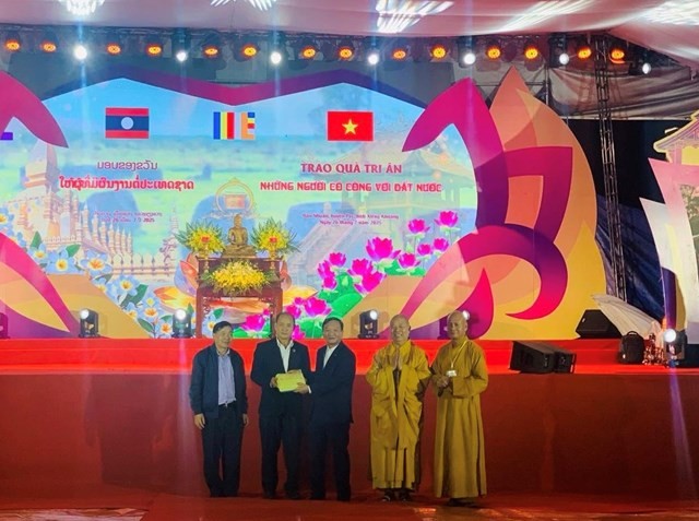 Tưởng nhớ những anh hùng, chiến sĩ người Việt từng làm nhiệm vụ quốc tế tại Xiangkhoang Tưởng nhớ những anh hùng, chiến sĩ người Việt từng làm nhiệm vụ quốc tế tại Xiangkhoang