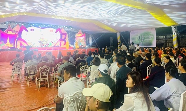 Tưởng nhớ những anh hùng, chiến sĩ người Việt từng làm nhiệm vụ quốc tế tại Xiangkhoang Tưởng nhớ những anh hùng, chiến sĩ người Việt từng làm nhiệm vụ quốc tế tại Xiangkhoang