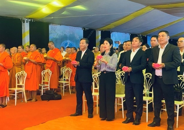 Tưởng nhớ những anh hùng, chiến sĩ người Việt từng làm nhiệm vụ quốc tế tại Xiangkhoang Tưởng nhớ những anh hùng, chiến sĩ người Việt từng làm nhiệm vụ quốc tế tại Xiangkhoang