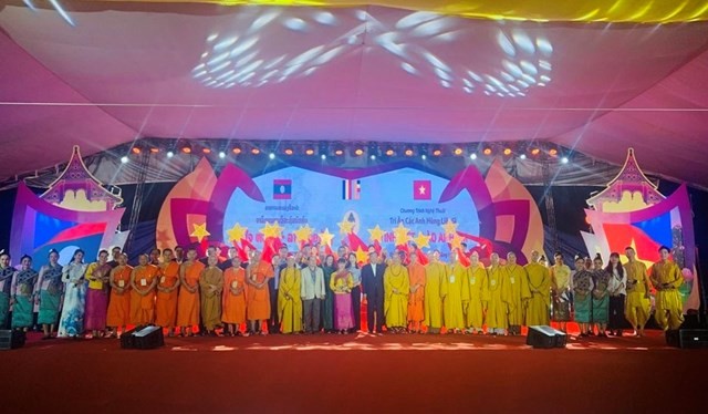 Tưởng nhớ những anh hùng, chiến sĩ người Việt từng làm nhiệm vụ quốc tế tại Xiangkhoang Tưởng nhớ những anh hùng, chiến sĩ người Việt từng làm nhiệm vụ quốc tế tại Xiangkhoang