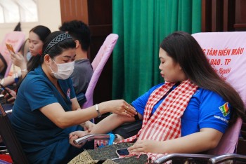 Sinh viên Lào, Campuchia tham gia hiến máu tại Thành phố Hồ Chí Minh