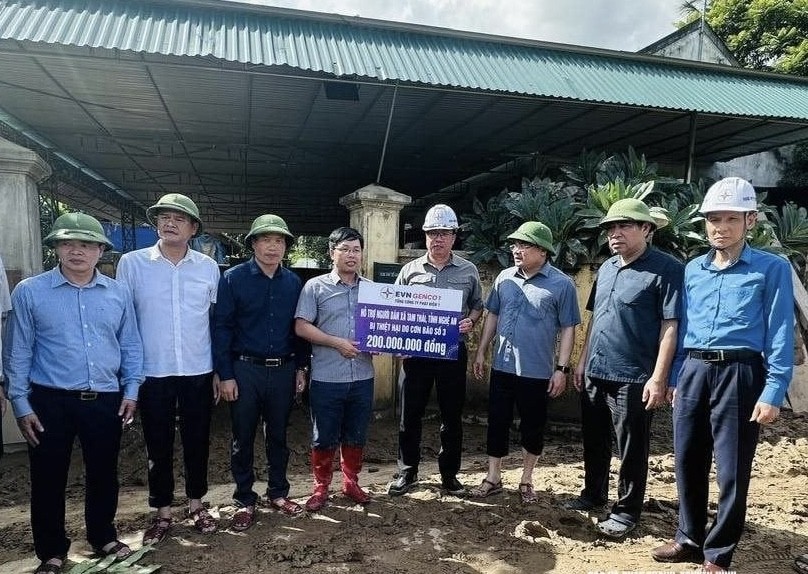 Đại diện lãnh đạo EVNGENCO1 trao hỗ trợ tại xã Tam Thái, tỉnh Nghệ An Đại diện lãnh đạo EVNGENCO1 trao hỗ trợ tại xã Tam Thái, tỉnh Nghệ An
