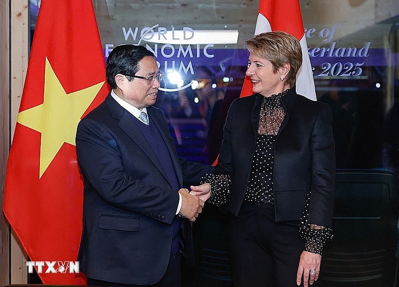 Vietnamese PM Pham Minh Chinh (left) meets with Swiss President Karin Keller-Sutter during his trip to attend the 55th annual meeting of the World Economic Forum in Davos, Switzerland, on January 21, 2025. (Photo: VNA) Vietnamese PM Pham Minh Chinh (left) meets with Swiss President Karin Keller-Sutter during his trip to attend the 55th annual meeting of the World Economic Forum in Davos, Switzerland, on January 21, 2025. (Photo: VNA)