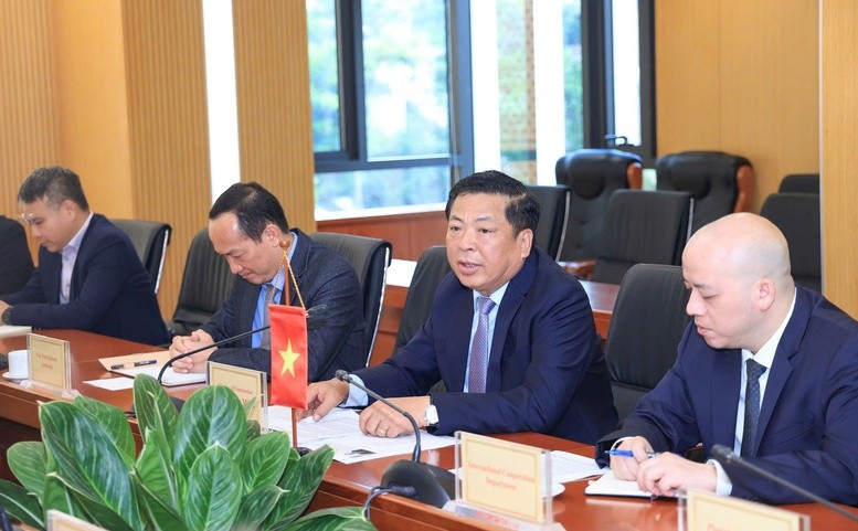 Bộ trưởng Trần Hồng Minh khẳng định, trong lĩnh vực xây dựng và giao thông vận tải, hai nước Việt Nam và Vương quốc Anh đã có nhiều hoạt động hợp tác tích cực - Ảnh: VGP Bộ trưởng Trần Hồng Minh khẳng định, trong lĩnh vực xây dựng và giao thông vận tải, hai nước Việt Nam và Vương quốc Anh đã có nhiều hoạt động hợp tác tích cực - Ảnh: VGP