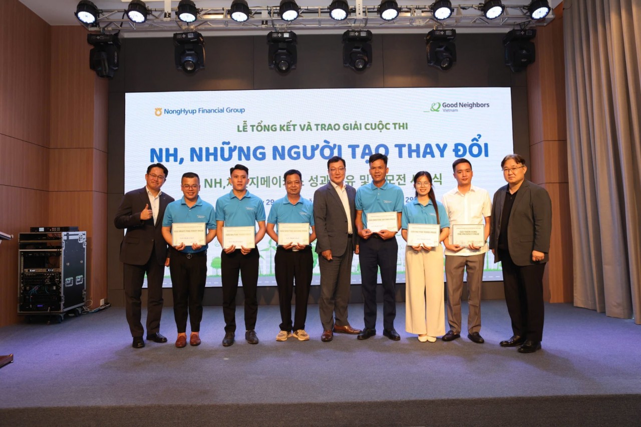 Awarding the winning initiatives. (Photo: GNI) Awarding the winning initiatives. (Photo: GNI)