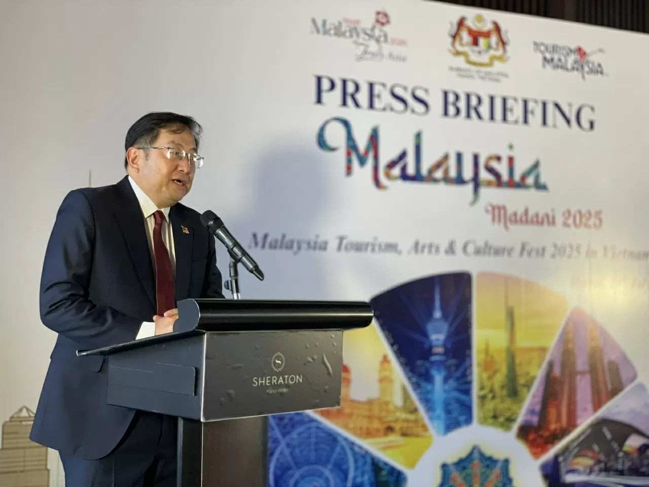 Malaysian Ambassador to Vietnam Dato' Tan Yang Thai speaks at the press conference on July 29. (Photo: PH) Malaysian Ambassador to Vietnam Dato' Tan Yang Thai speaks at the press conference on July 29. (Photo: PH)