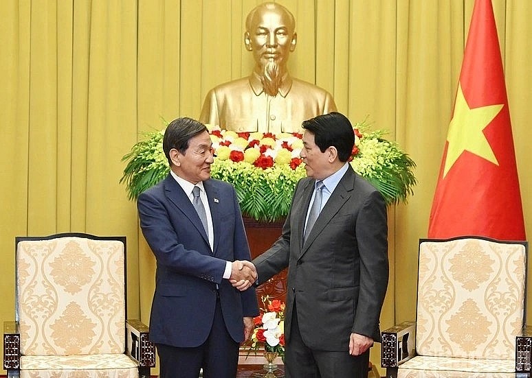 President Luong Cuong welcomes Park Chang Dal, Special Envoy of RoK President Lee Jae Myung. President Luong Cuong welcomes Park Chang Dal, Special Envoy of RoK President Lee Jae Myung.