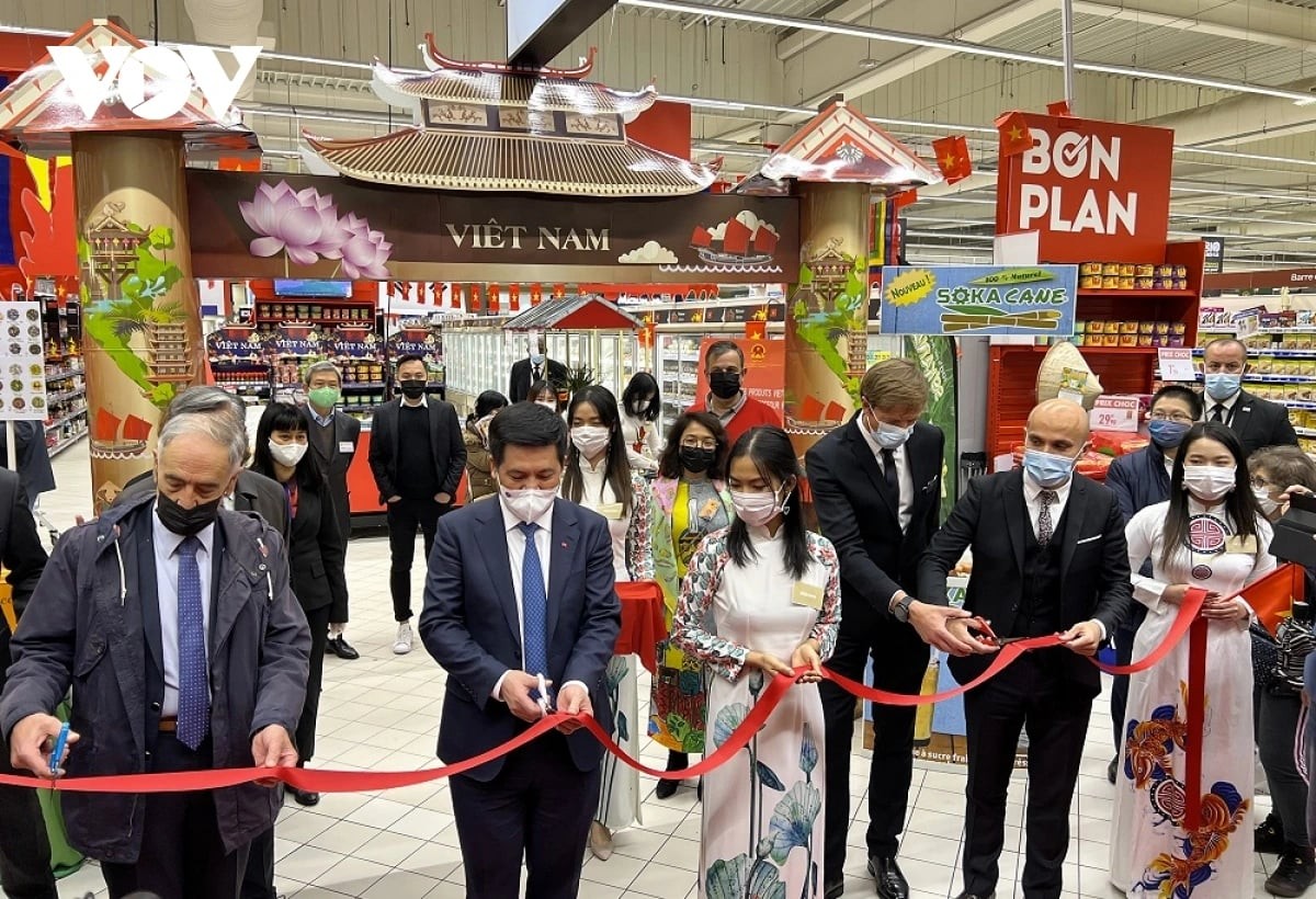 Vietnamese Goods Week at France’s Largest Retail Chain, Carrefour (Photo: VOV) Vietnamese Goods Week at France’s Largest Retail Chain, Carrefour (Photo: VOV)