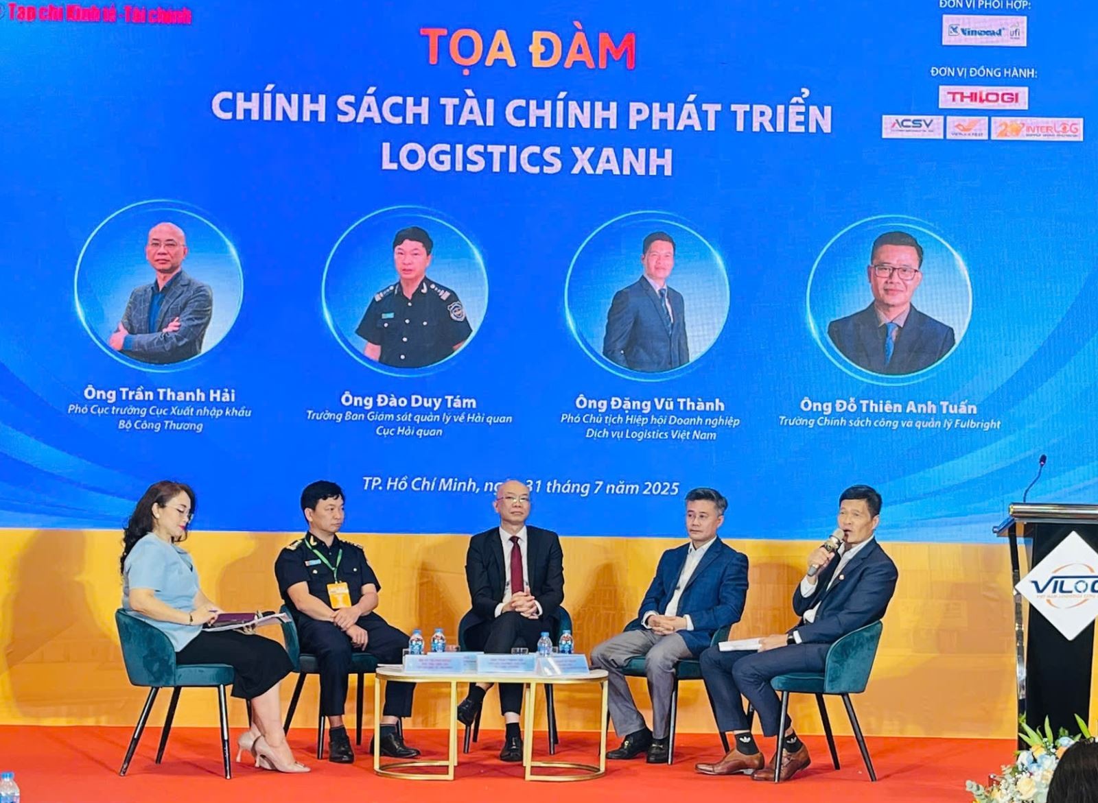 Các đại biểu chia sẻ giải pháp phát triển ngành logictics tại tọa đàm “Chính sách tài chính phát triển logistics xanh” diễn ra chiều 31/7 tại TP Hồ Chí Minh. Các đại biểu chia sẻ giải pháp phát triển ngành logictics tại tọa đàm “Chính sách tài chính phát triển logistics xanh” diễn ra chiều 31/7 tại TP Hồ Chí Minh.