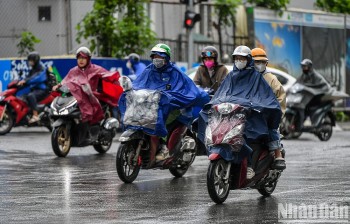 Thời tiết hôm nay (01/8): Hà Nội có mưa dông, cảnh báo lốc sét