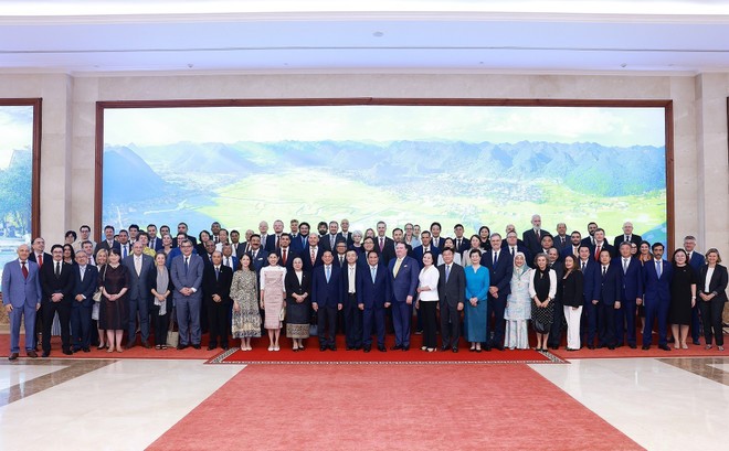 Prime Minister Pham Minh Chinh holds a meeting with representatives of the diplomatic corps in Vietnam on July 31, 2025 to brief them on the reorganisation of administrative units and two-tier local administration of the country. (Photo: VNA) Prime Minister Pham Minh Chinh holds a meeting with representatives of the diplomatic corps in Vietnam on July 31, 2025 to brief them on the reorganisation of administrative units and two-tier local administration of the country. (Photo: VNA)