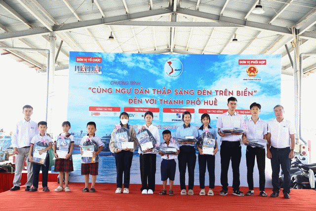 Huế: cải thiện đời sống ngư dân, nâng cao ý thức tuân thủ pháp luật khi vươn khơi, bám biển Huế: cải thiện đời sống ngư dân, nâng cao ý thức tuân thủ pháp luật khi vươn khơi, bám biển