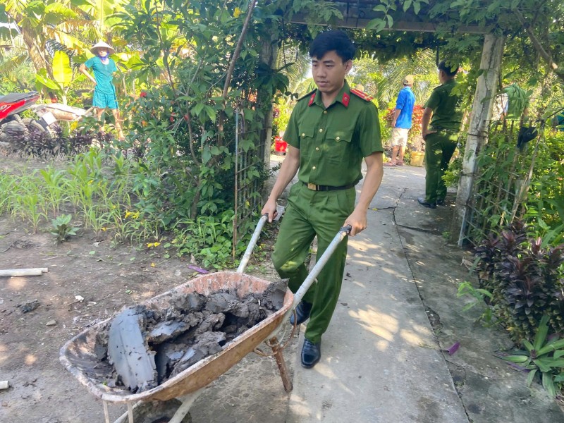 Tuổi trẻ Công an Cà Mau lan tỏa tinh thần “Nghĩa tình đồng đội” Tuổi trẻ Công an Cà Mau lan tỏa tinh thần “Nghĩa tình đồng đội”