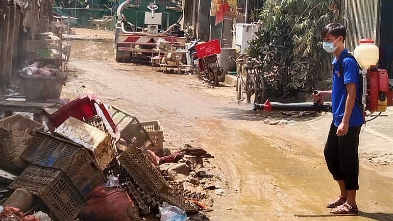 WHO Assists Nghe An Province in Post-flood Disease Prevention and Control WHO Assists Nghe An Province in Post-flood Disease Prevention and Control
