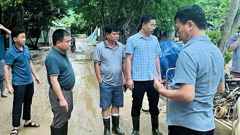 WHO Assists Nghe An Province in Post-flood Disease Prevention and Control WHO Assists Nghe An Province in Post-flood Disease Prevention and Control