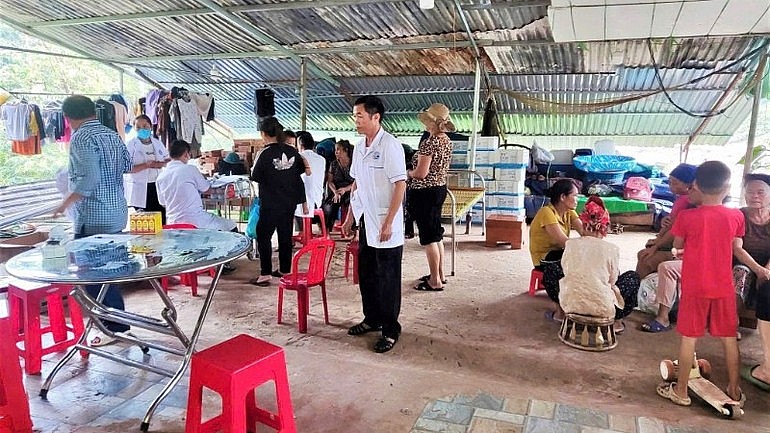 WHO Assists Nghe An Province in Post-flood Disease Prevention and Control WHO Assists Nghe An Province in Post-flood Disease Prevention and Control