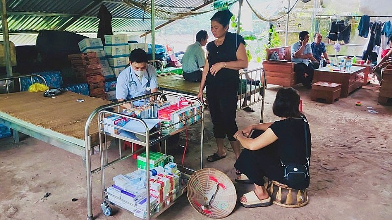 WHO Assists Nghe An Province in Post-flood Disease Prevention and Control WHO Assists Nghe An Province in Post-flood Disease Prevention and Control