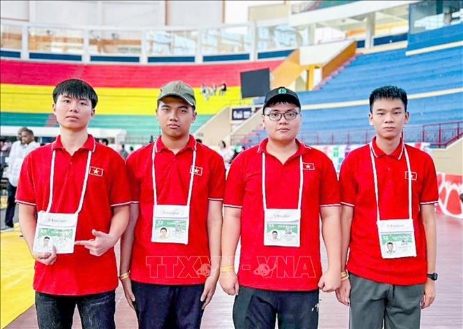 Cả 4 học sinh tham dự Olympic Tin học quốc tế (IOI) năm 2025 đều đạt huy chương với 1 Huy chương Vàng, 2 Huy chương Bạc và 1 Huy chương Đồng. Ảnh: TTXVN phát Cả 4 học sinh tham dự Olympic Tin học quốc tế (IOI) năm 2025 đều đạt huy chương với 1 Huy chương Vàng, 2 Huy chương Bạc và 1 Huy chương Đồng. Ảnh: TTXVN phát