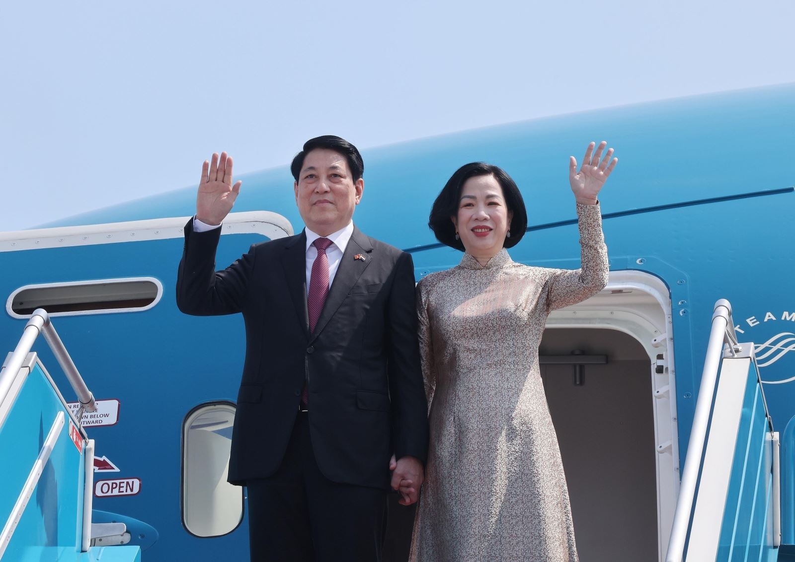 Chủ tịch nước Lương Cường lên đường thăm cấp Nhà nước tới Ai Cập và Angola Chủ tịch nước Lương Cường lên đường thăm cấp Nhà nước tới Ai Cập và Angola