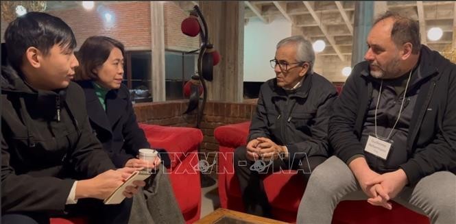 Vietnamese Ambassador to Argentina and Uruguay Ngo Minh Nguyet (second from left), meets with Juan Castillo, General Secretary of the Communist Party of Uruguay and Minister of Labor and Social Welfare. (Photo: VNA)