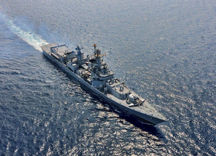 Tàu khu trục INS Delhi của Ấn Độ là một trong ba tàu tham gia tuần tra Biển Đông với Philippines. (Ảnh: Hải quân Ấn Độ) Tàu khu trục INS Delhi của Ấn Độ là một trong ba tàu tham gia tuần tra Biển Đông với Philippines. (Ảnh: Hải quân Ấn Độ)