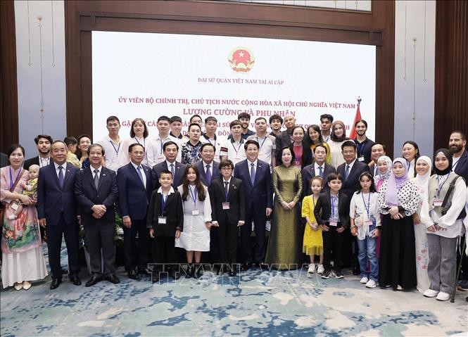 Chủ tịch nước Lương Cường gặp gỡ cộng đồng người Việt Nam tại Ai Cập Chủ tịch nước Lương Cường gặp gỡ cộng đồng người Việt Nam tại Ai Cập