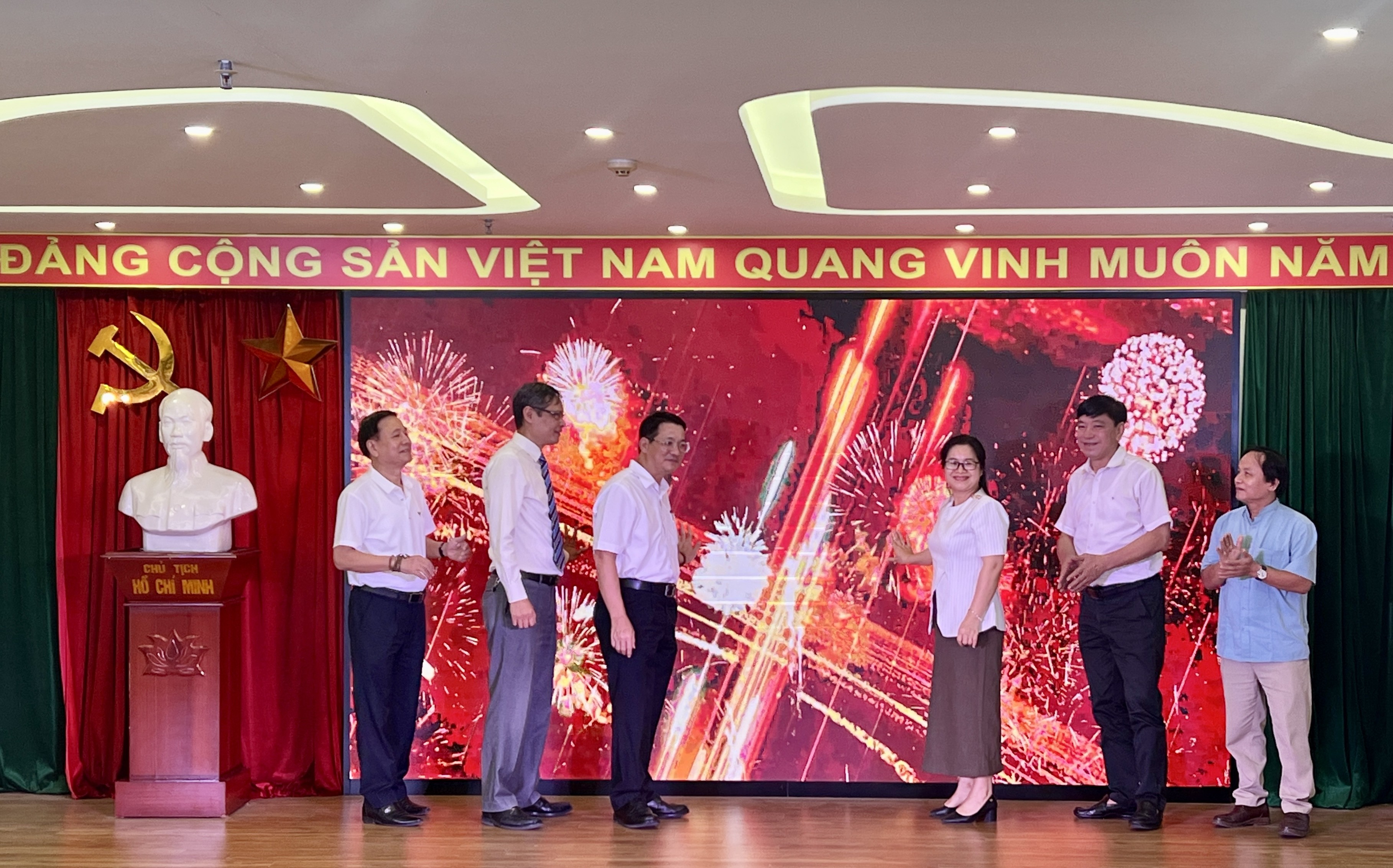 Vẽ Hà Nội - vẽ hòa bình qua lăng kính thiếu nhi Việt Nam và quốc tế Vẽ Hà Nội - vẽ hòa bình qua lăng kính thiếu nhi Việt Nam và quốc tế