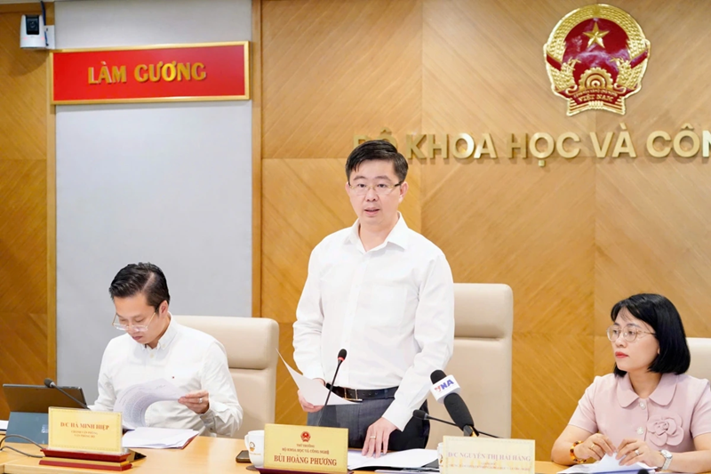 Thứ trưởng Bộ KH&CN Bùi Hoàng Phương chủ trì họp báo thường kỳ tháng 7 của Bộ KH&CN chiều 5/8. Ảnh: Bộ KH&CN
