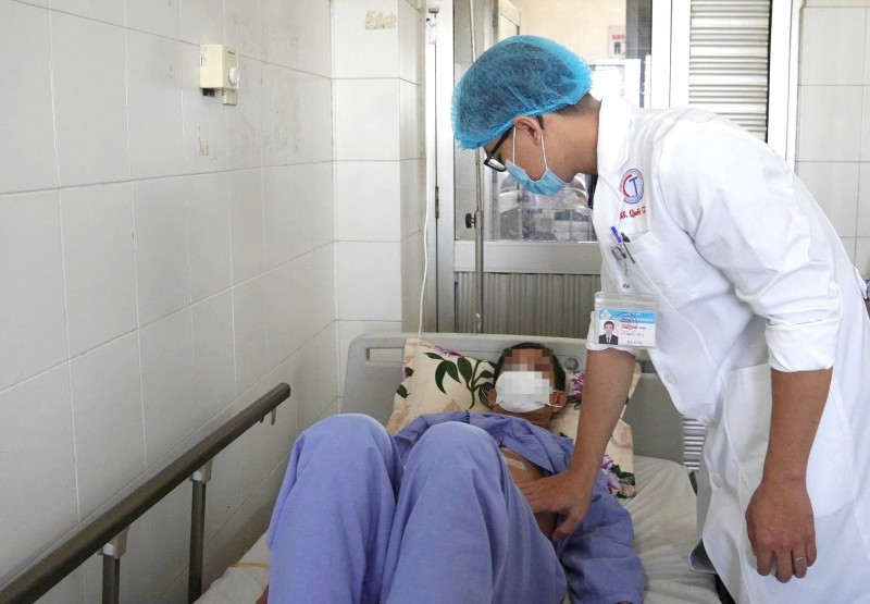 Lần đầu tiên phẫu thuật cho bệnh nhân ung thư gan bằng hệ thống dao mổ siêu âm ở ĐBSCL Lần đầu tiên phẫu thuật cho bệnh nhân ung thư gan bằng hệ thống dao mổ siêu âm ở ĐBSCL