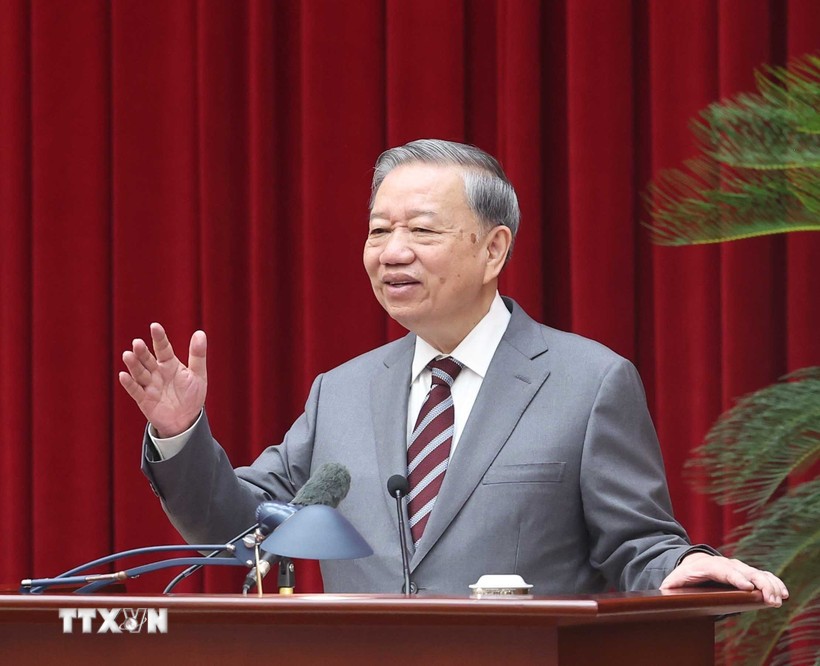 Trí thức, nhà khoa học, văn nghệ sỹ - lực lượng tiên phong mở đường cho dân tộc tiến lên Trí thức, nhà khoa học, văn nghệ sỹ - lực lượng tiên phong mở đường cho dân tộc tiến lên