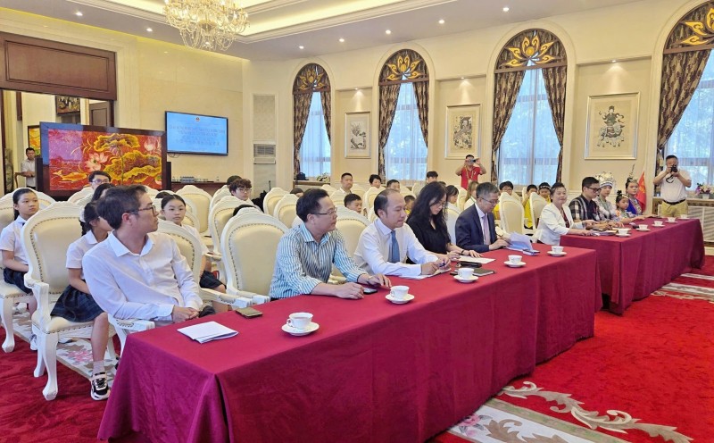 Thiếu nhi Việt - Trung giao lưu, chia sẻ về tình hữu nghị Thiếu nhi Việt - Trung giao lưu, chia sẻ về tình hữu nghị