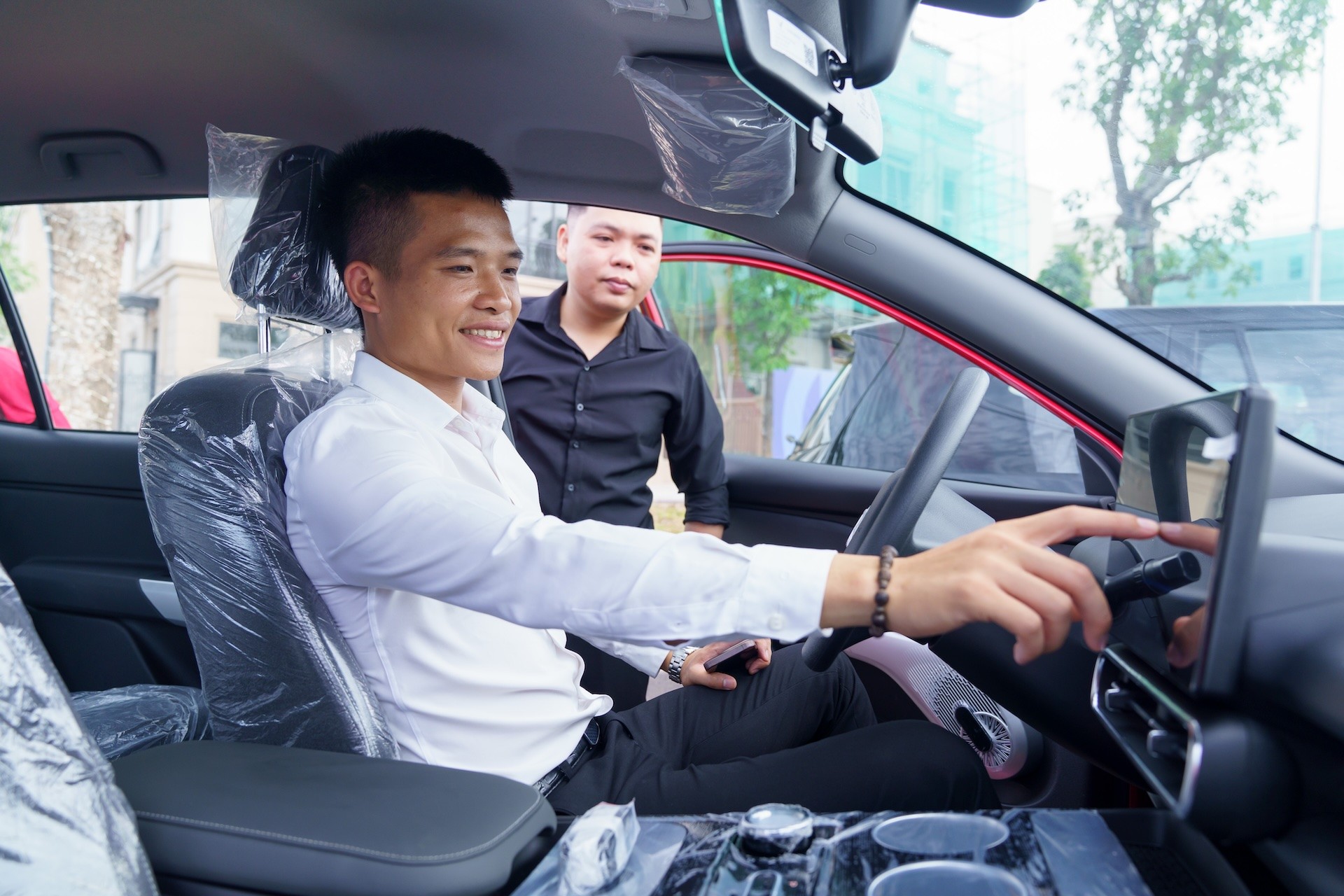 VinFast bàn giao lô xe Limo Green đầu tiên cho khách hàng VinFast bàn giao lô xe Limo Green đầu tiên cho khách hàng