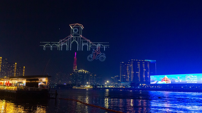 Một màn biểu diễn drone show do ekip sản xuất từng thực hiện tại TP. HCM trước đó. (Ảnh: COREX) Một màn biểu diễn drone show do ekip sản xuất từng thực hiện tại TP. HCM trước đó. (Ảnh: COREX)