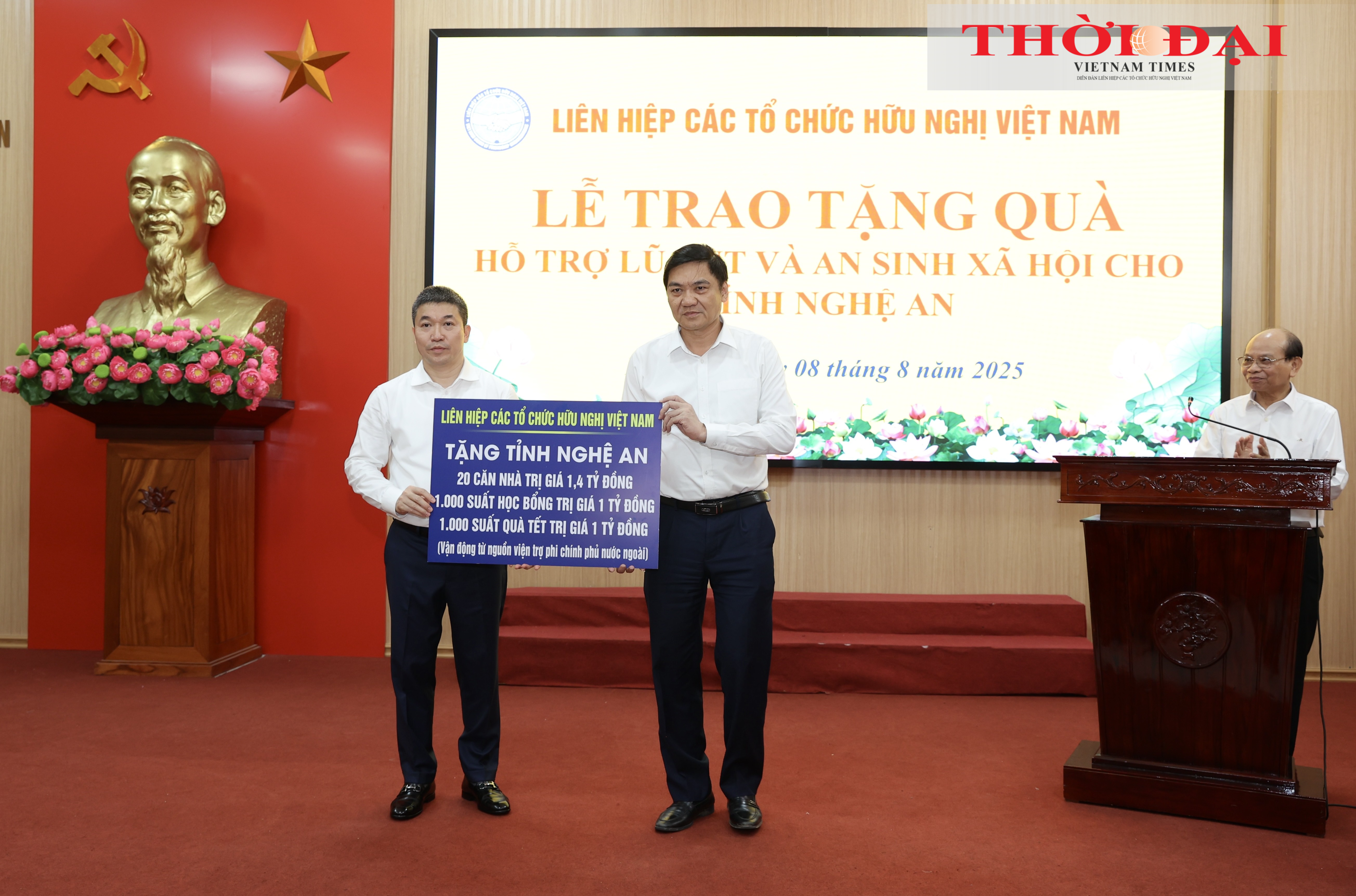 Liên hiệp các tổ chức hữu nghị Việt Nam trao gói hỗ trợ 3,4 tỷ đồng cho Nghệ An Liên hiệp các tổ chức hữu nghị Việt Nam trao gói hỗ trợ 3,4 tỷ đồng cho Nghệ An