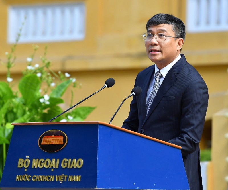 Thứ trưởng Thường trực Bộ Ngoại giao Nguyễn Minh Vũ chủ trì buổi lễ. Ảnh: Nhật Minh. Thứ trưởng Thường trực Bộ Ngoại giao Nguyễn Minh Vũ chủ trì buổi lễ. Ảnh: Nhật Minh.