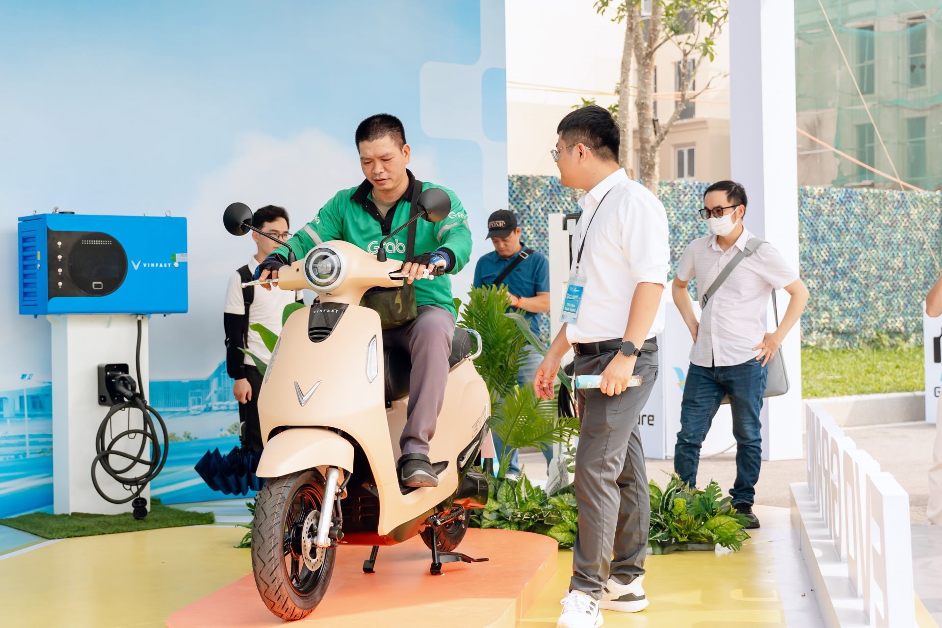 VinFast mang cơ hội đổi xe máy xăng, lên đời xe máy điện đến với người dân TP.HCM, Thanh Hóa VinFast mang cơ hội đổi xe máy xăng, lên đời xe máy điện đến với người dân TP.HCM, Thanh Hóa