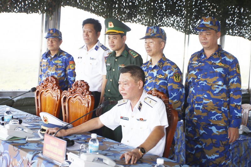 2.Chuẩn Đô đốc Nguyễn Anh Tuấn, Tư lệnh Vùng 4 chỉ huy các lực lượng luyện tập vận động đội hình diễu binh trên biển 2.Chuẩn Đô đốc Nguyễn Anh Tuấn, Tư lệnh Vùng 4 chỉ huy các lực lượng luyện tập vận động đội hình diễu binh trên biển